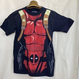 Marvel Avengers T-shirt large.  0240
